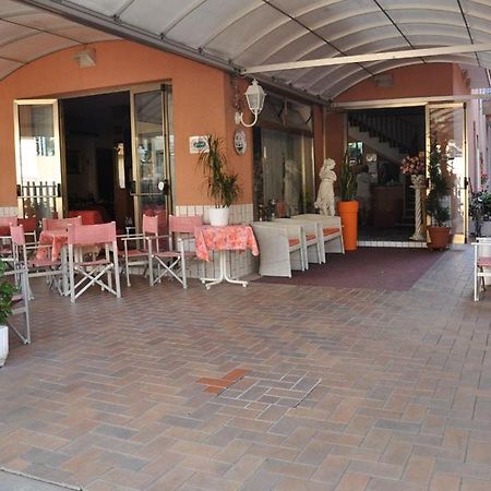 Hotel Peonia Rimini Esterno foto