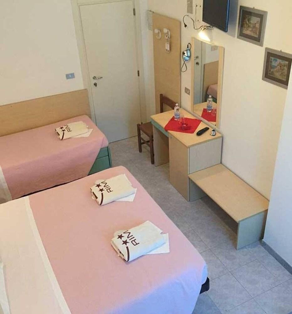 Hotel Peonia Rimini Esterno foto