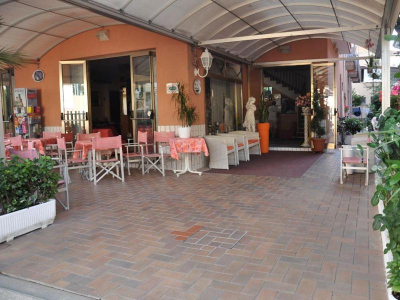 Hotel Peonia Rimini Esterno foto