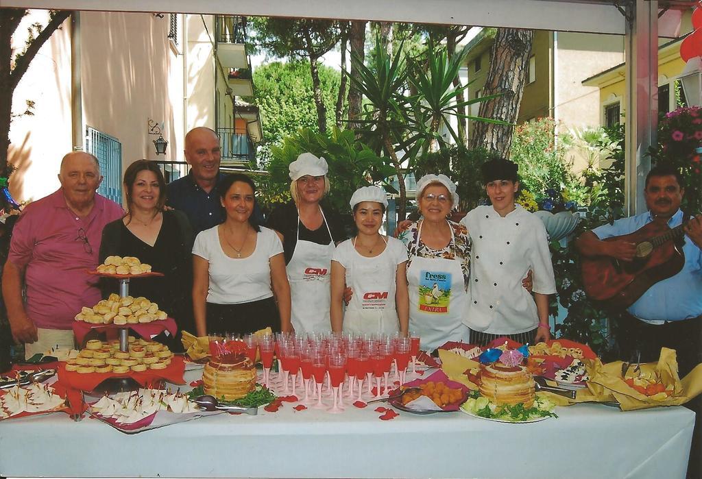 Hotel Peonia Rimini Esterno foto