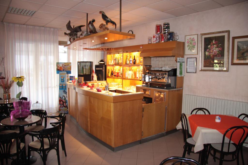 Hotel Peonia Rimini Esterno foto